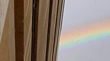 En el condado de Ventura, la lluvia causó que apareciera un doble arcoiris.