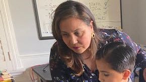 Hilda Marella Delgado ya quiere que sus hijos Santiago y Valentina regresen a sus escuelas. (Foto cortesía).