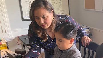 Hilda Marella Delgado ya quiere que sus hijos Santiago y Valentina regresen a sus escuelas. (Foto cortesía).
