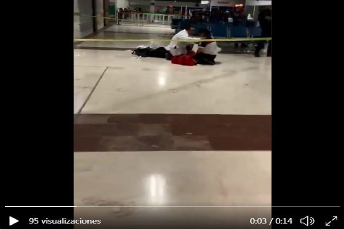 VIDEO: Balacera en aeropuerto de Ciudad Juárez, una mujer muere del susto -  La Opinión