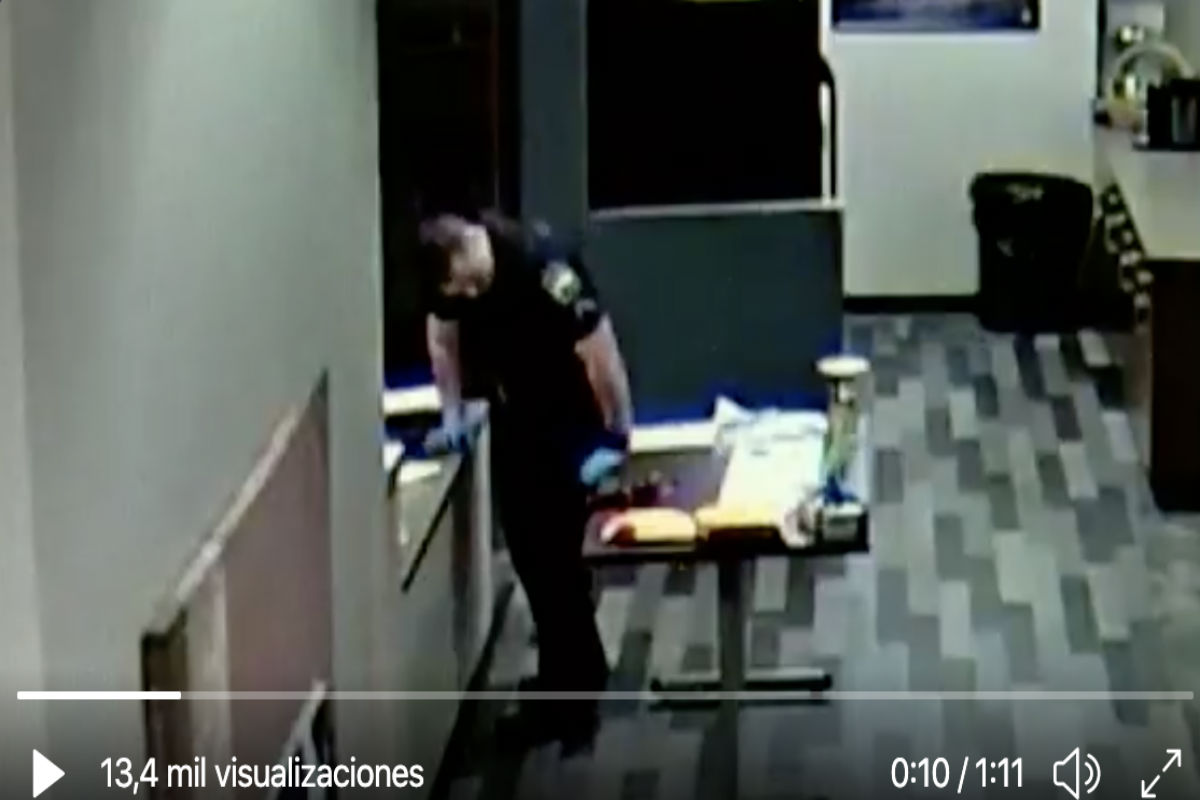 VIDEO: Policía se colapsa al manipular fentanilo cuando recababa evidencia