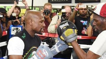 Floyd Mayweather fue entrenado por su tío Roger en más de 30 peleas.