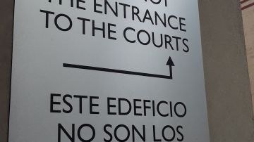 Cartel con error ortográfico en tribunal de Brooklyn