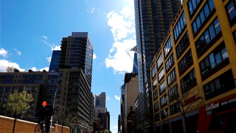 Las calles de Nueva York continúan vacías.