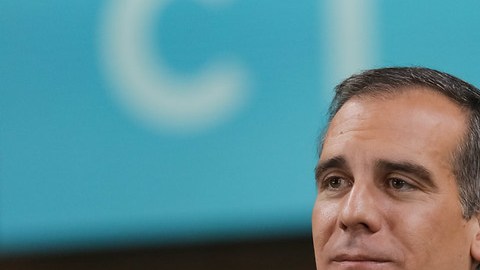 El alcalde Eric Garcetti dice que su plan de presupuesto balancea la seguridad con la salud pública. (Cortesía Ciudad de Los Ángeles).