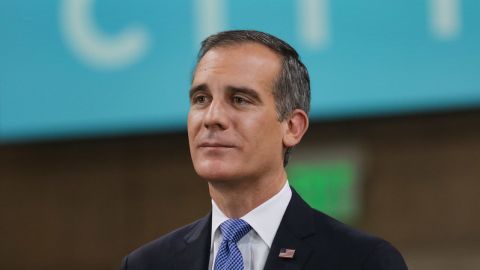 El alcalde Eric Garcetti dice que su plan de presupuesto balancea la seguridad con la salud pública. (Cortesía Ciudad de Los Ángeles).