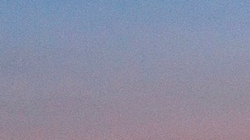 Cae la noche en Los Angeles, California y la autopista 10 se muestra sin tráfico durante la pandemia del COVID-19. DAVID MCNEW/EFE