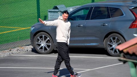 Ibra despidiéndose tras el entrenamiento con el equipo del cual es socio.