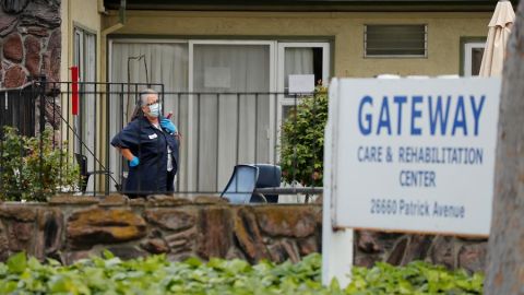 Los centros de ancianos abrirán sus puertas gradualmente.