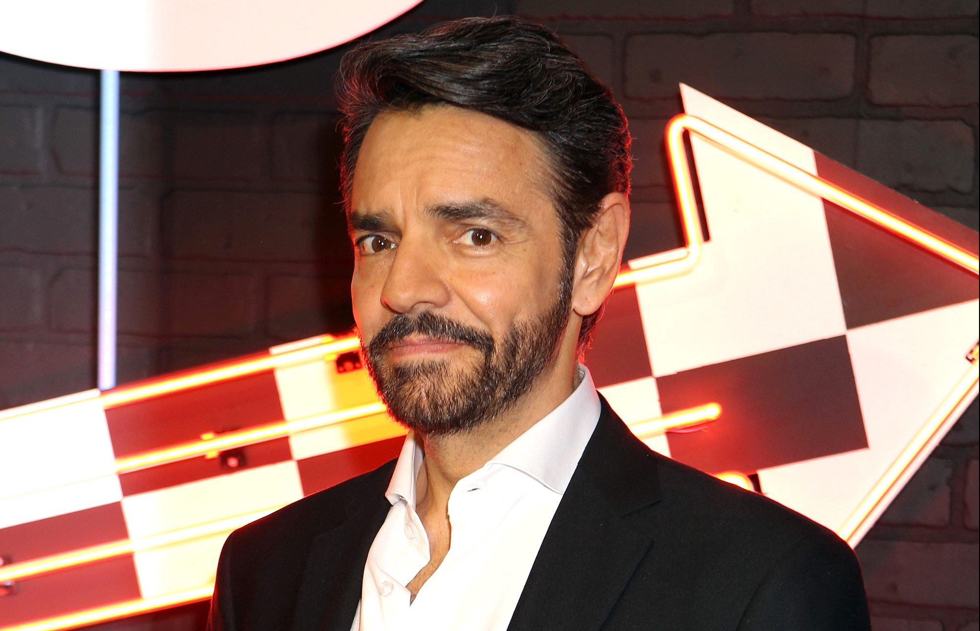 Eugenio Derbez in overboard