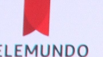 Eugenio Derbez con su esposa Alessandra Rosaldo y sus hijos Aislinn, Vadhir y José Eduardo Derbez.