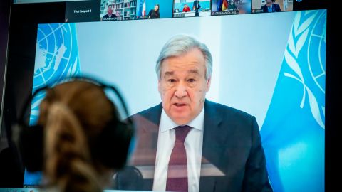 Berlin (Deutschland), 28/04/2020.- United Nations Secretary General Antonio Guterres is seen on a screen as she delivers her speech during the so-called Petersberg Climate Dialogue in Berlin, 28 April 2020. The international summit was held as a video conference amid the COVID-19 pandemic caused by the SARS-CoV-2 coronavirus. It was chaired by German Minister for the Environment, Nature Protection and Nuclear Safety, Svenja Schulze, and saw also a televized keynote speech by German Chancellor Angela Merkel (Alemania) EFE/EPA/MICHAEL KAPPELER / POOL