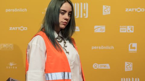 Billie Eilish adoptó un perro porque nadie más lo quiso.