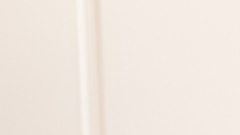 Sellar puertas y ventanas puede ser una de las renovaciones pequeñas que puedes hacer tú mismo.