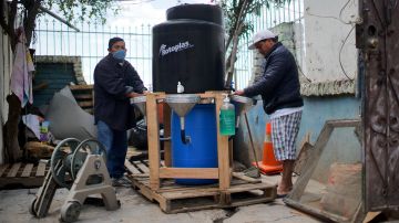 Los tanques pueden almacenar hasta 70 galones de agua. / fotos: Manuel Ocaño.