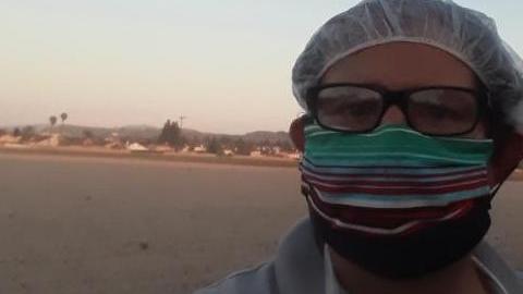 Guillermo García, un trabajador esencial de un empaque en Oxnard, California. (Foto Cortesía)