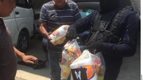 El narco sigue entregando despensa en municipios pobres.