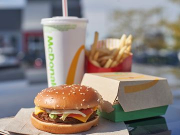 Coronavirus COVID-19 desayuno Estados Unidos McDonalds McMuffin gratis comida cena