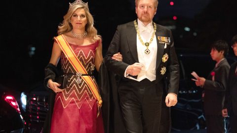 Los reyes de Holanda continúan con sus actividades desde la comodidad de sus despachos.