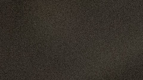 Personas caminan a distancia en el Metro de Tokio, Japón.