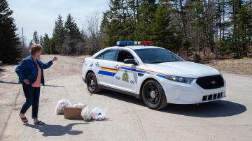 El tirador llevaba un coche parecido al de la Policía Montada de Canadá.