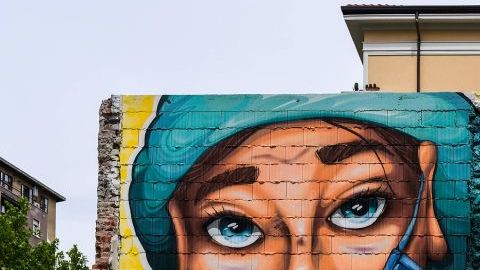 En el modelo matemático más usado para predecir el avance de las enfermedades infecciosas como la covid-19, los muertos son considerados "recuperados".