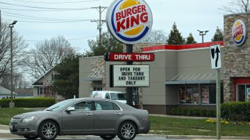 Burger King Whopper Steak 'n Shake estudiantes coronavirus COVID-19 gratis comida papas fritas promoción distanciamiento social