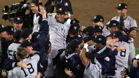 El pitcher panameño Mariano Rivera fue pieza clave en la obtención del triplete de lo Yankees.