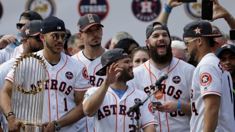 No han parado las muestras de repudio a los Astros por el escándalo de robo de señales.