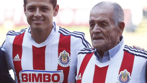 Chicharito y Balcázar compartieron la pasión por el fútbol.