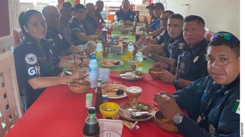 Reunión de integrantes de la GN con presuntos criminales.