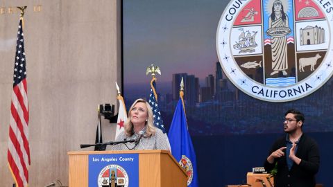 Neil Cordova siente una gran responsabilidad al interpretar información crítica sobre el coronavirus. (Cortesía/Condado de Los Ángeles).
