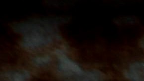 Un hombre observa la pantalla de un televisor en donde aparece el presidente de Nicaragua, Daniel Ortega.