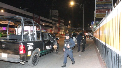 Los policías municipales escoltó el convoy de delincuentes.