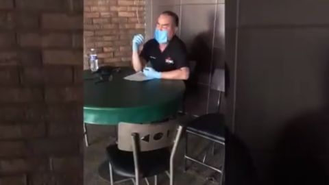 El empresario Ramón Sesma tuvo que cerrar su restaurante en Hermosillo, Sonora.
