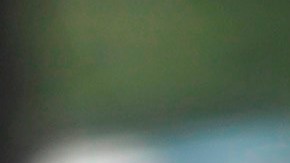 Decenas de personas hacen fila en los bancos para cobrar un bono de 300 dólares otorgados por el Gobierno.