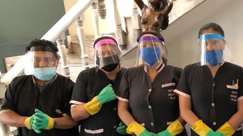 Surgen más apoyos a médicos mexicanos.