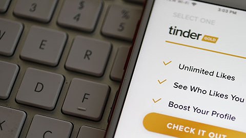 Los jóvenes han optado por citas virtuales.