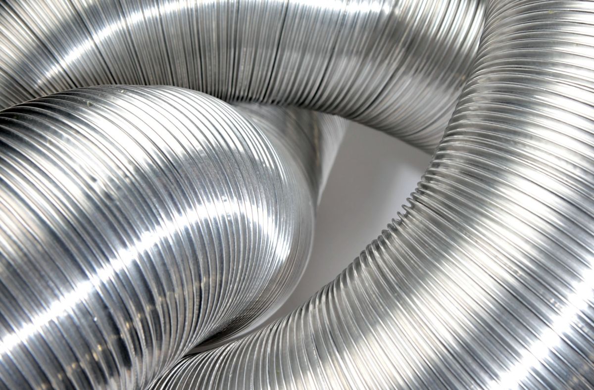 Las secadoras se unen a los conductos de ventilación por medio de tubos de este tipo.