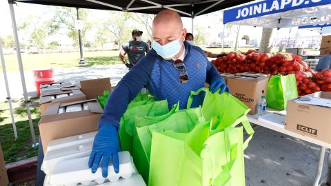 Las restricciones impuestas por el coronavirus impacta a los mercados de horticultores. (Cortesía/Aurelia Ventura)