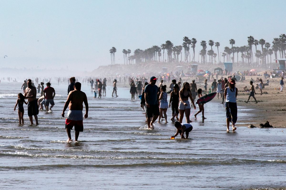 El condado de San Diego permitirá que las residentes disfruten al aire libre en las playas de la ciudad.