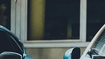 La firma del rombo pretende ayudar a salvar vidas  con una campaña que te invita a hacer todo lo que no deberías.