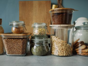 Accesorios dos en uno para ahorrar y optimizar el espacio en la cocina