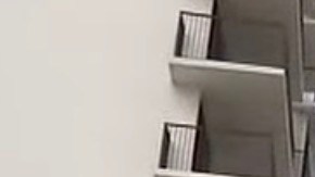 El niño se cayó desde un piso 16 y ahora la policía está investigando los hechos.