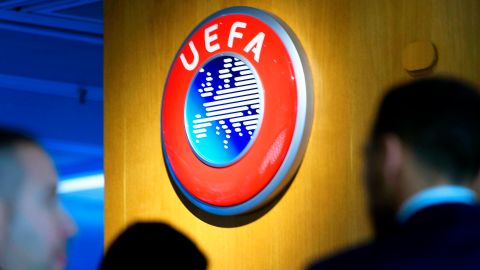 La UEFA espera que las ligas puedan reanudarse en junio y los duelos de selección en septiembre.