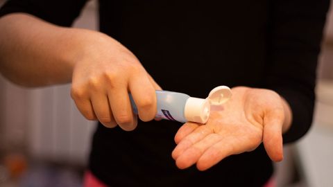 En estos casos, quizá no necesites tener un producto con una alta concentración de alcohol.