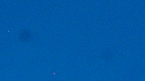 San Francisco (United States), 29/04/2020.- A person walks past a closed Gap retail store in San Francisco, California, USA, 28 April 2020. Six Bay Area counties announced in a joint statement that they will be extending shelter-in-place orders through to the end of May amid the coronavirus outbreak. (Estados Unidos) EFE/EPA/JOHN G. MABANGLO