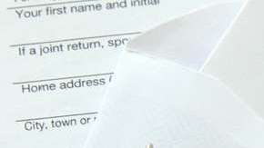 El cheque promedio recibido por los californiados fue de $2,379./Shutterstock