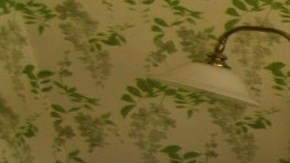 Estar en la cama con tu ropa de calle podría no ser muy buena idea.