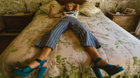 Estar en la cama con tu ropa de calle podría no ser muy buena idea.